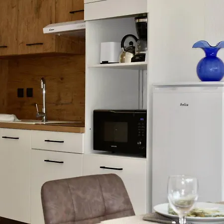 Rdc A - 2 Pieces, 45m², 4 Couchages, A 100m - Fr-1-252a-113